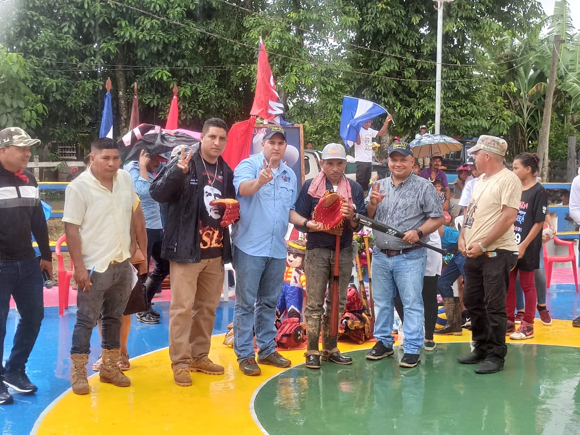 Inauguración de Cancha Multiuso a familias de la comunidad de Kukalaya