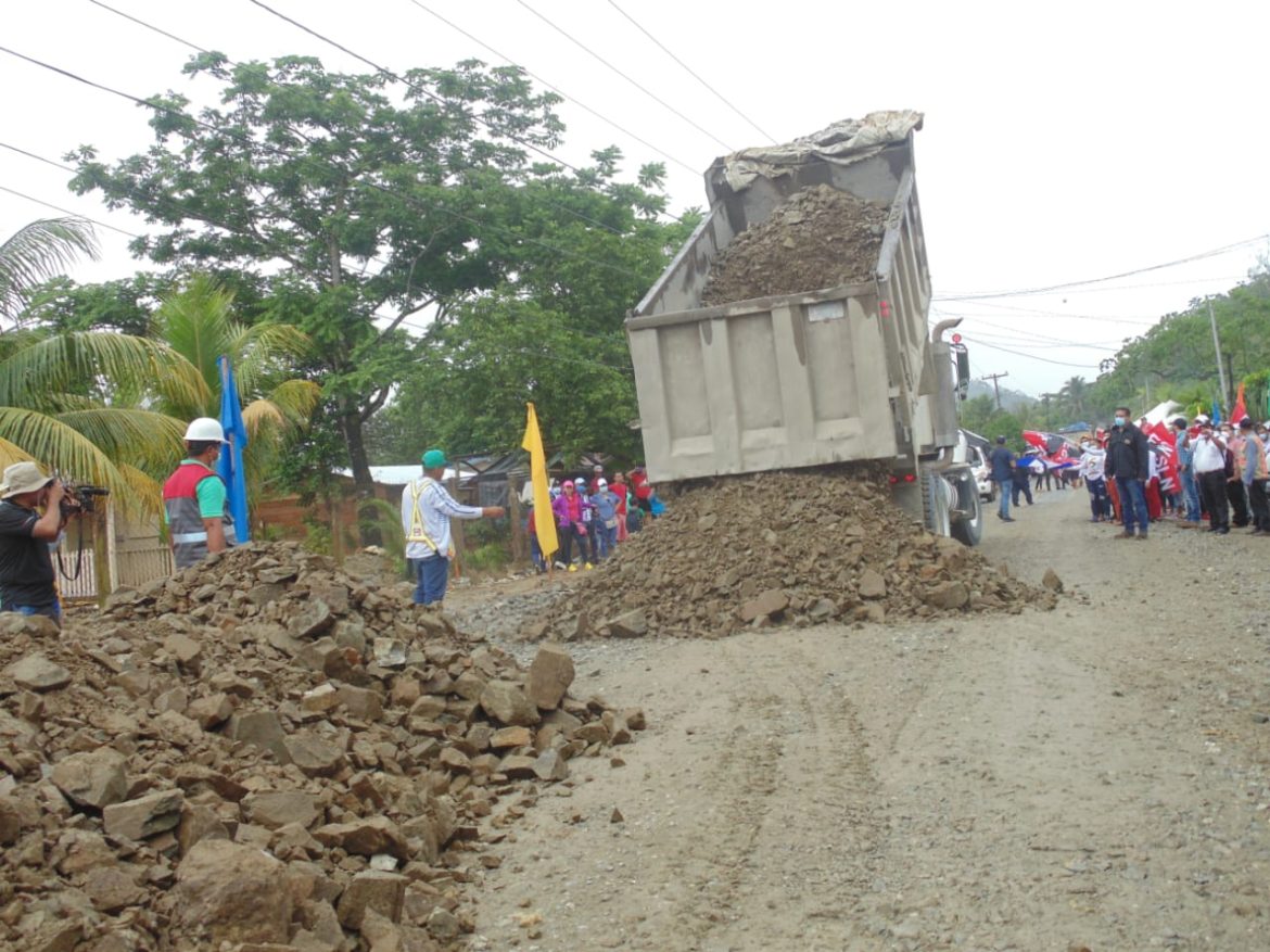 Inició la construcción de la carretera de concreto hidráulico Bonanza a Rosita