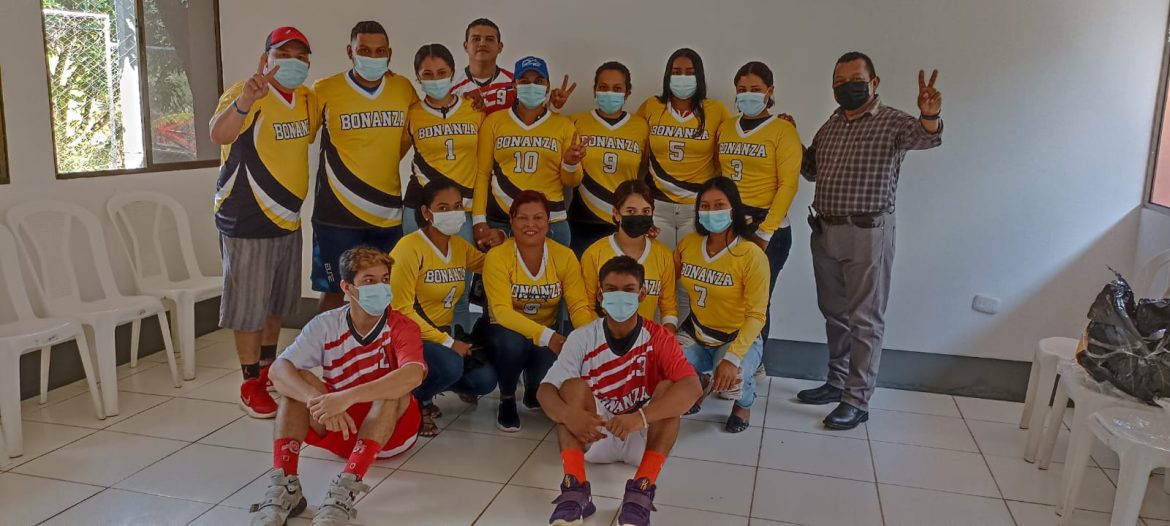 Entrega de uniforme equipo Voleibol Sala Masculino y Femenino