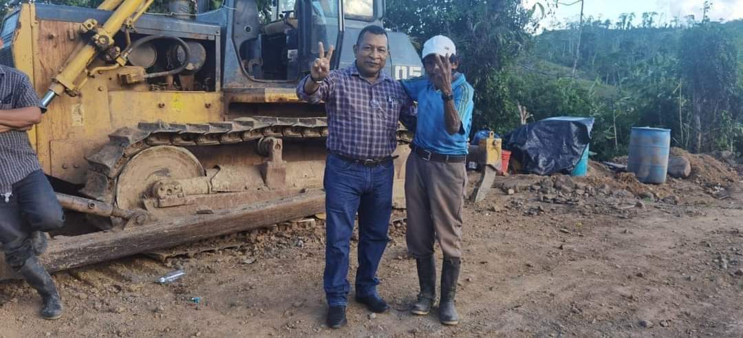 Gobierno municipal visita el proyecto de carretera en el territorio siempre viva, Bonanza