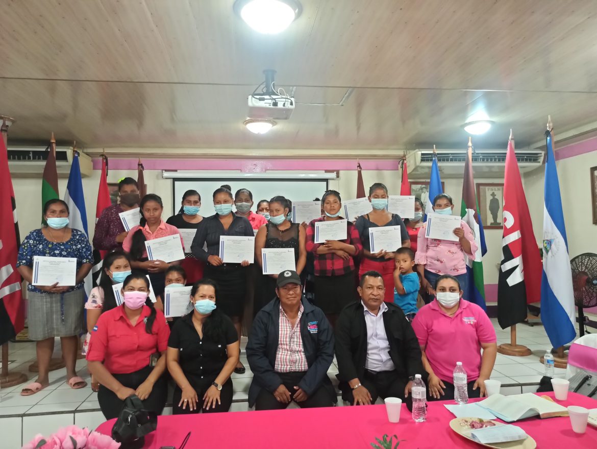 Entrega de Certificados a protagonista de la Escuela de Oficio y Escuela Tecnológico