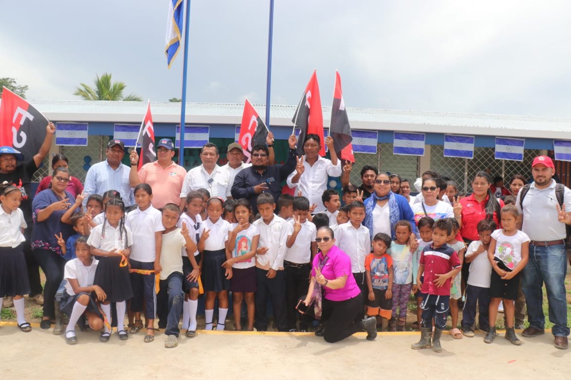 Inauguración del Centro Escolar Federico Taylor en Españolina Bonanza