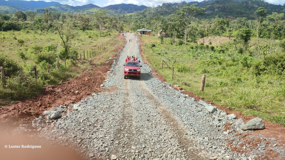 El Gobierno Sandinista de Bonanza Inaugura 2 Km de Carretera en la comunidad de Samaria