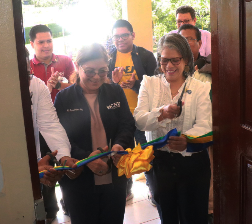 Inauguran laboratorio de informática en URACCAN Ext. Bonanza