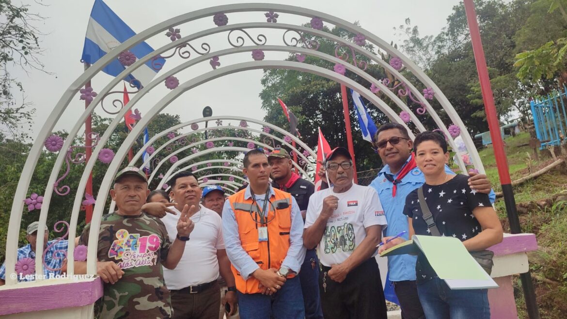 Entrega de Sitio para la construcción de 25 Memorial Héroes y Mártires