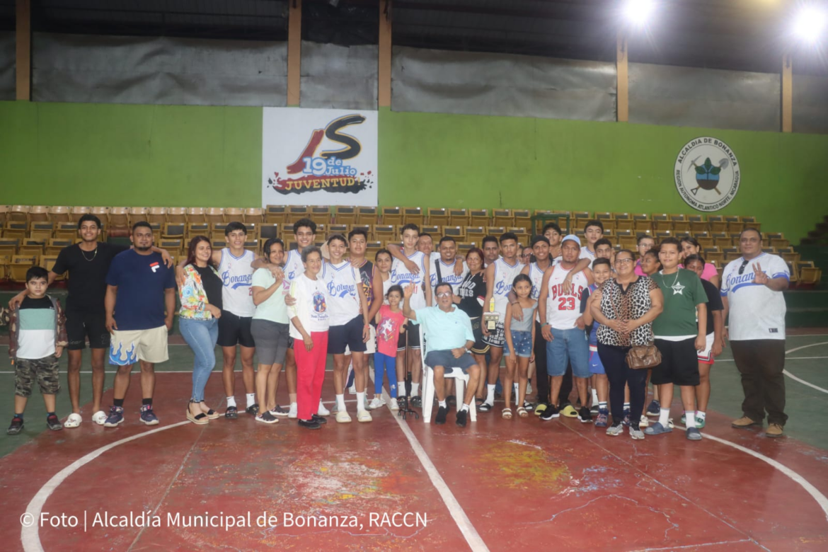 El Gobierno Municipal de Bonanza Celebra Triunfo del Equipo de Baloncesto Colegial del Santa Teresita del Niño Jesús