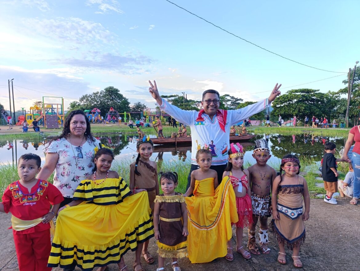 Bonanza realiza Pasarela de Huipil en la Plaza de Sandino