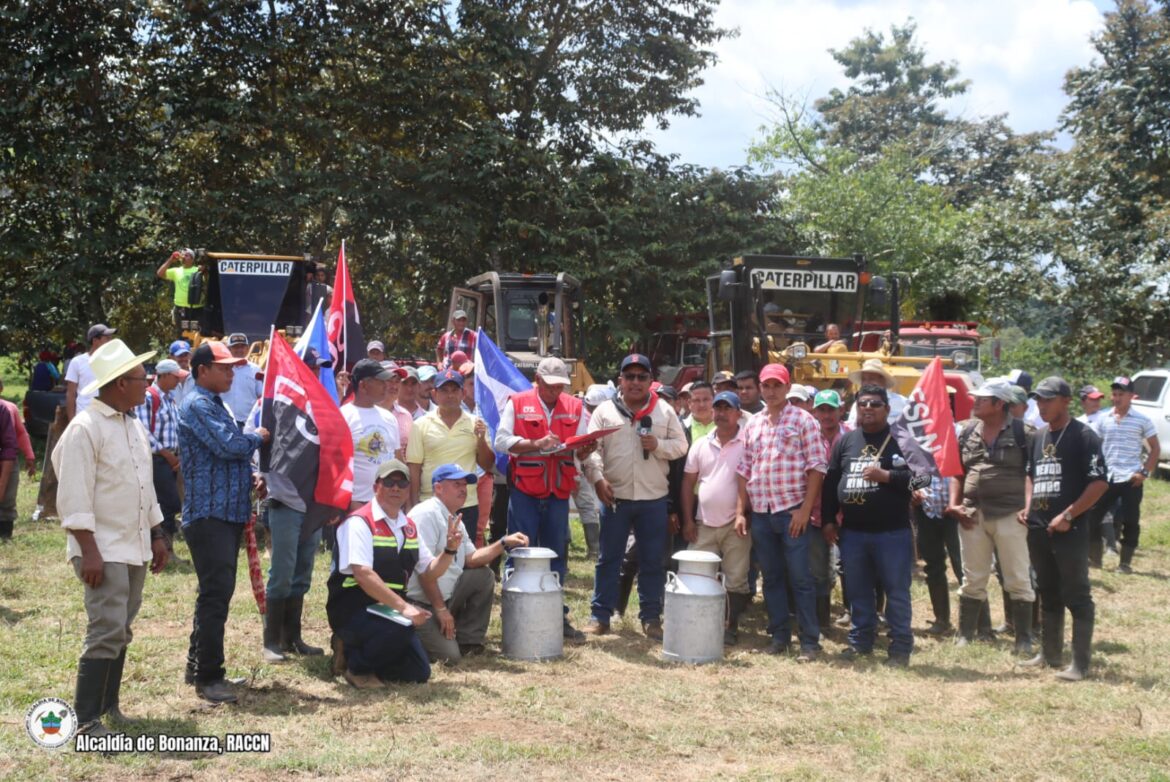 Gobierno Municipal y Territorio Cola Blanca entregan sitio para construcción de camino productivo