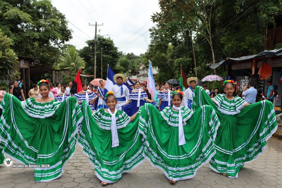 Celebración del Día Nacional del Huipil en Bonanza