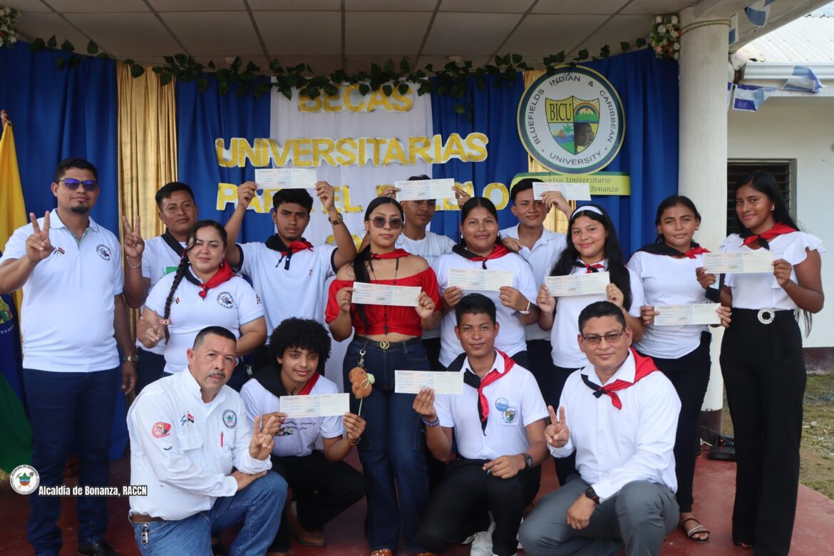 Gobierno Sandinista otorga becas estudiantes BICU-CUR Bonanza