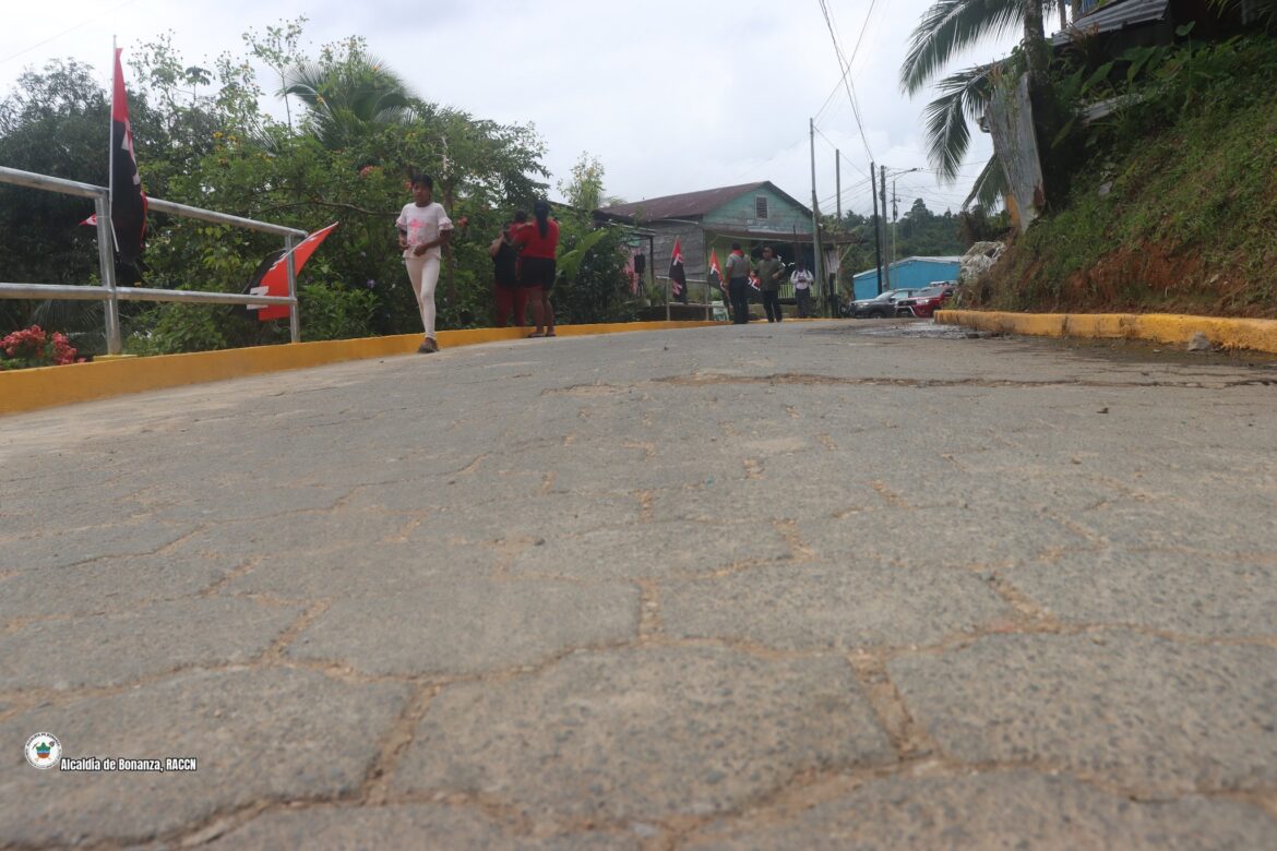 Inauguración de calle adoquinada Bo. Mario Balladares