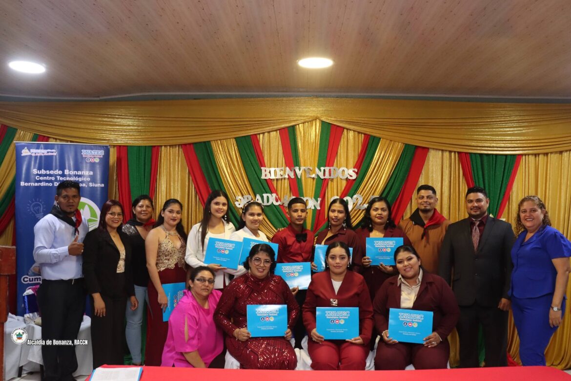 Inatec entrega Titulo Técnico de Computación y Contabilidad