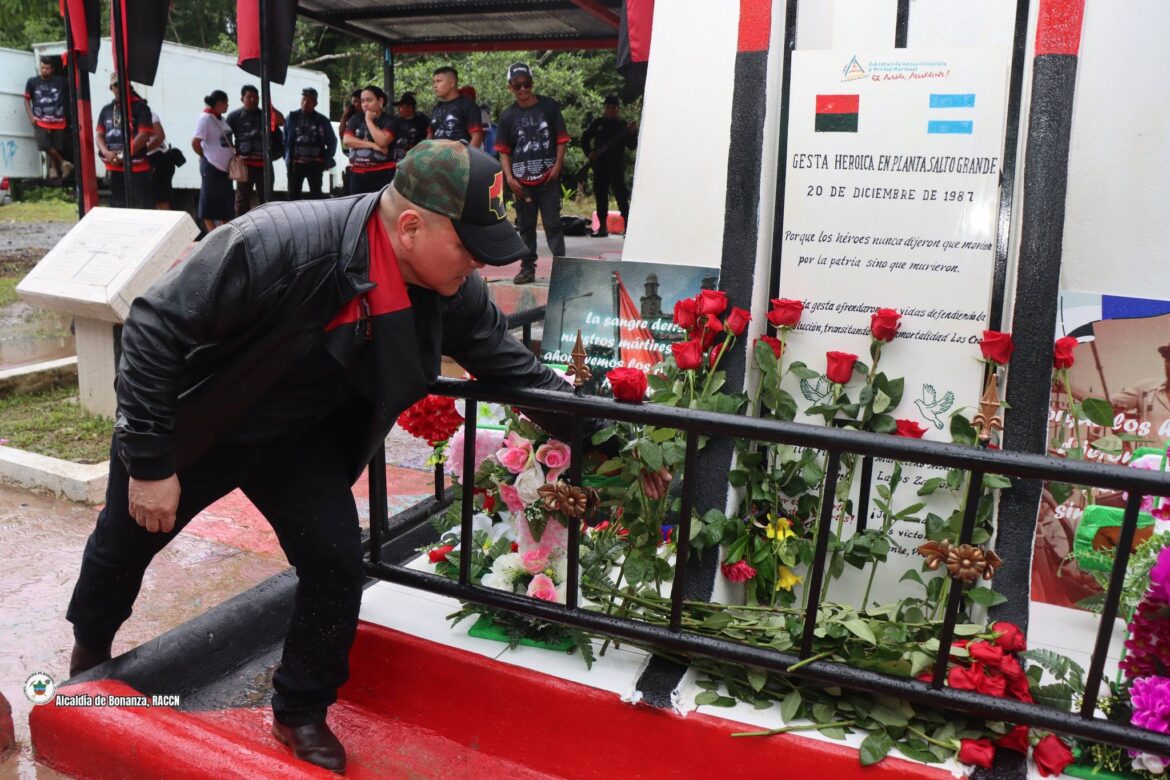 Bonanza rinde Ofrenda Floral Héroes y Mártires 20 de Diciembre