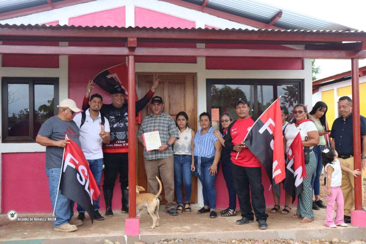 Entrega de Viviendas Programa Bismarck Martínez