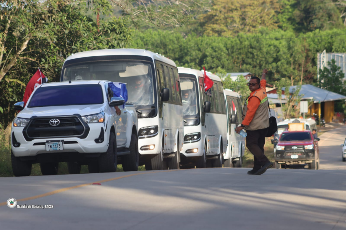 Gobierno Sandinista entrega 4 nuevas unidades de transporte