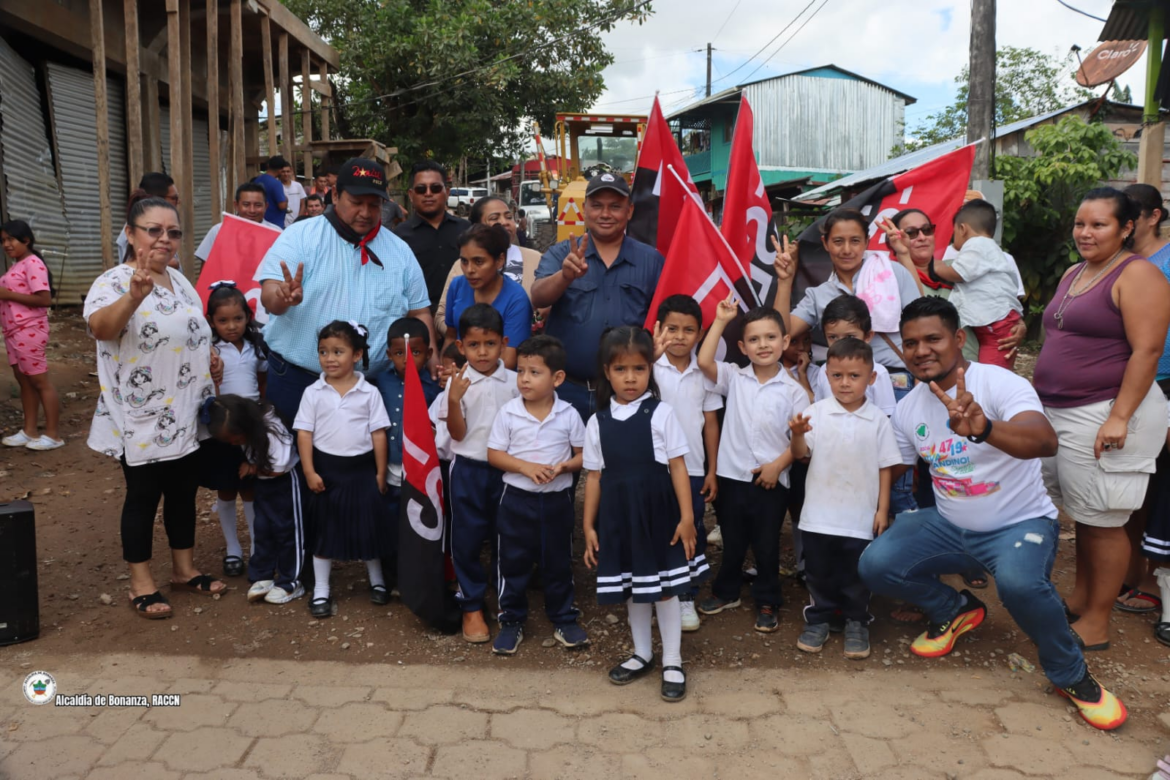 Entrega de sitio para construcción de adoquinado barrio Los Cocos