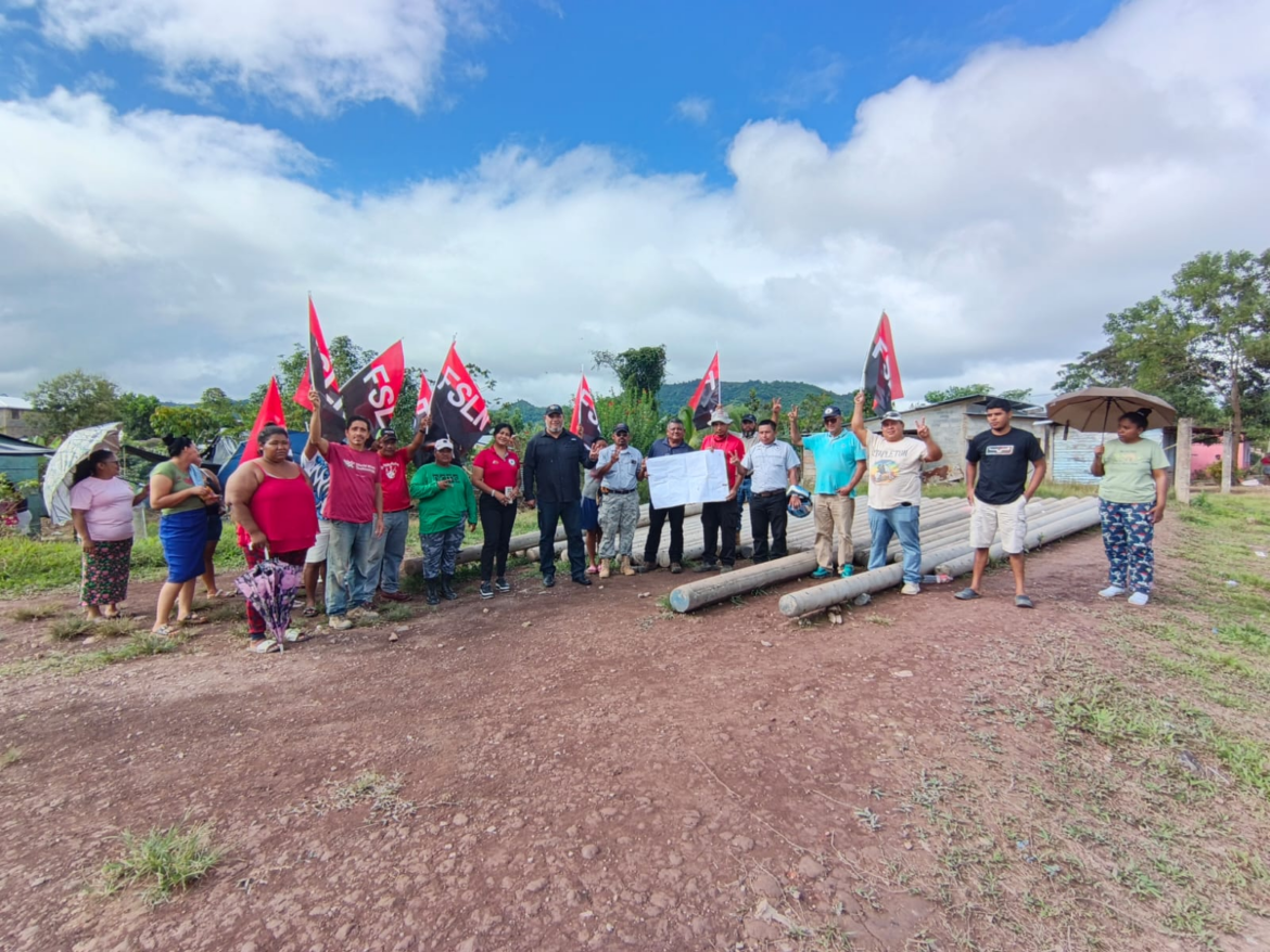 Entrega de sitio para electrificación en el barrio Roberto Sevilla