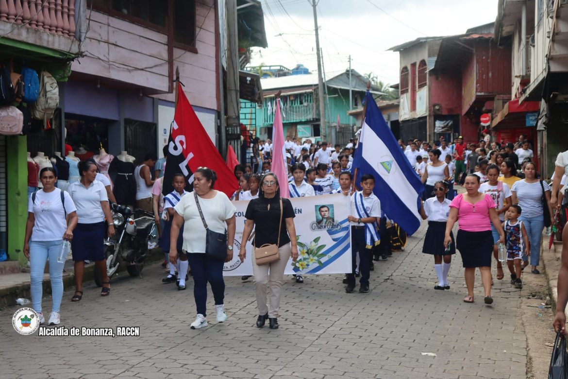 MINED BONANZA REALIZA TERCER DESFILE ESCOLAR 2026